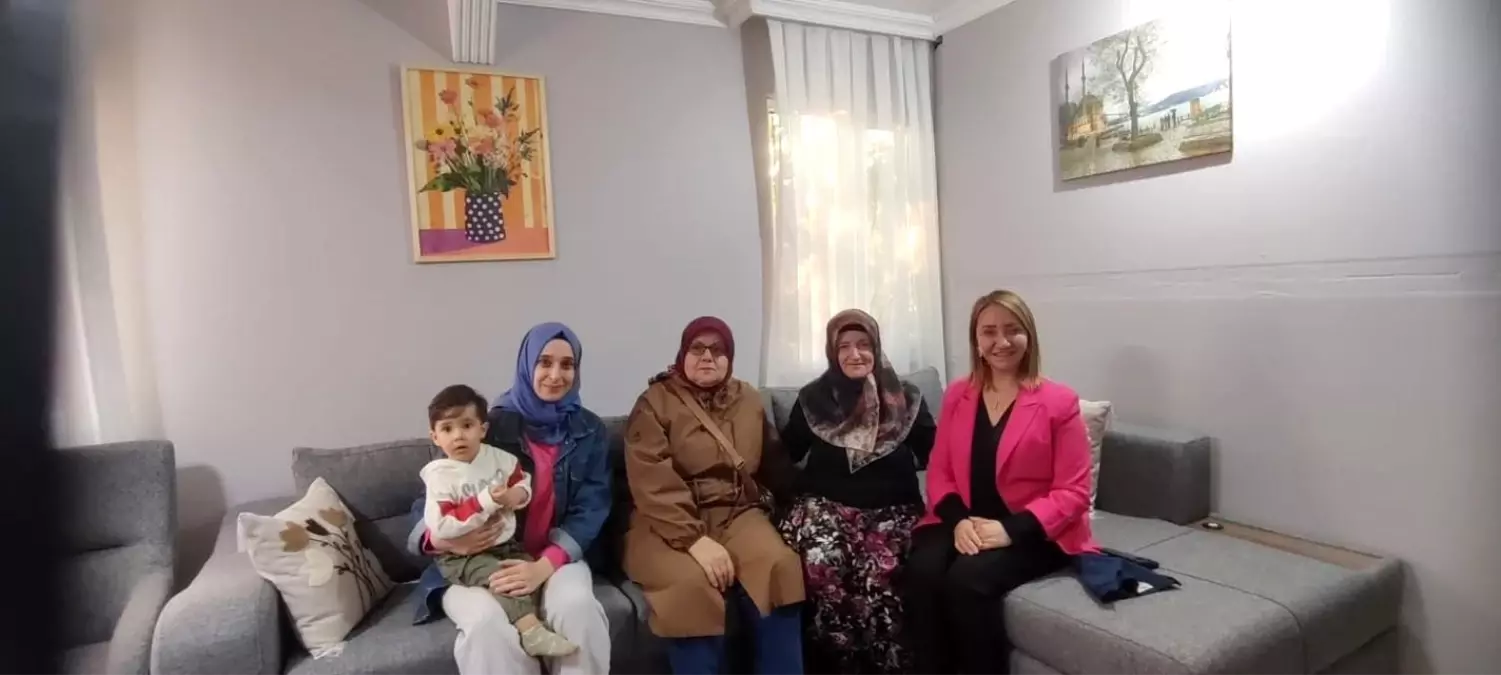baskan tekin muhtarlar gununde kadin muhtarlari ziyaret etti KRiEZktd.jpg